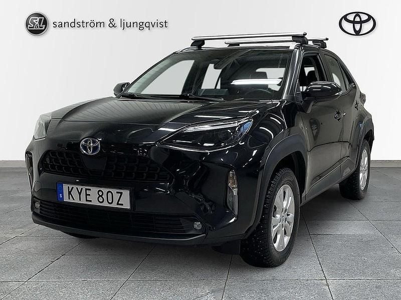 Svart Begagnad 2022 Toyota Yaris Cross Active SUV | 260 000 kr (Marknadspris) - Bild 1/3