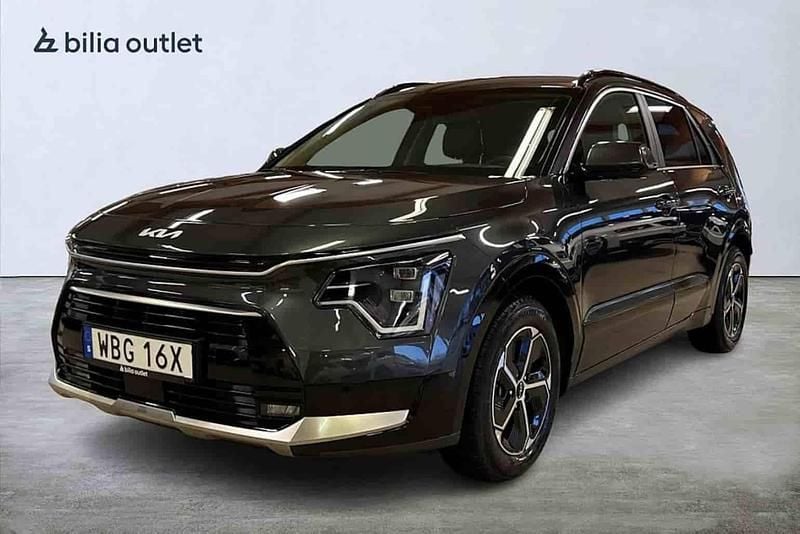 Grå Begagnad 2024 Kia Niro SUV | 339 800 kr (Marknadspris) - Bild 1/1