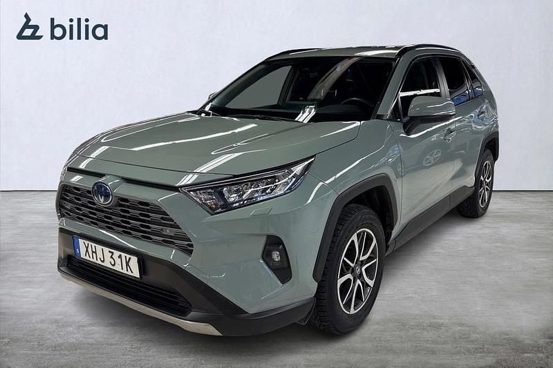Grön Begagnad 2022 Toyota RAV4 Hybrid Active SUV | 359 900 kr (Bra pris) - Bild 1/3