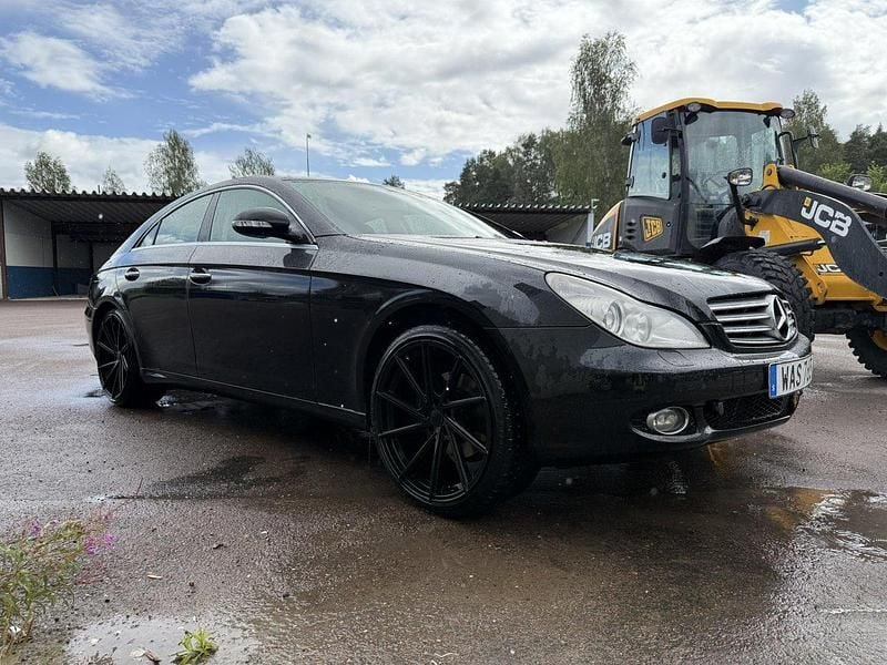Svart Begagnad 2006 Mercedes CLS320 Sportkupé | 55 000 kr - Bild 1/4