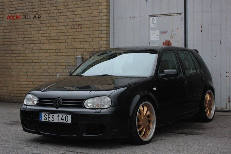 Svart Begagnad 2000 VW Golf IV R Halvkombi | 64 999 kr - Bild 1/4
