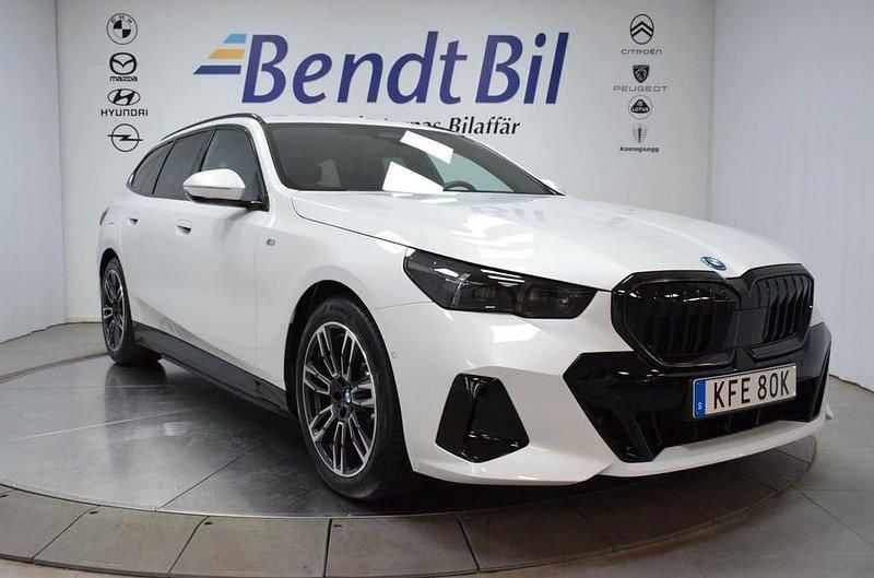 Minerale white Begagnad 2025 BMW 530 M Sport Kombi | 659 500 kr - Bild 1/3