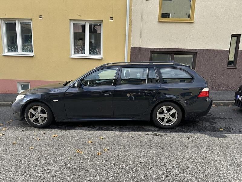 Svart Begagnad 2007 BMW 523 M Sport Kombi | 29 900 kr (Superpris) - Bild 1/4