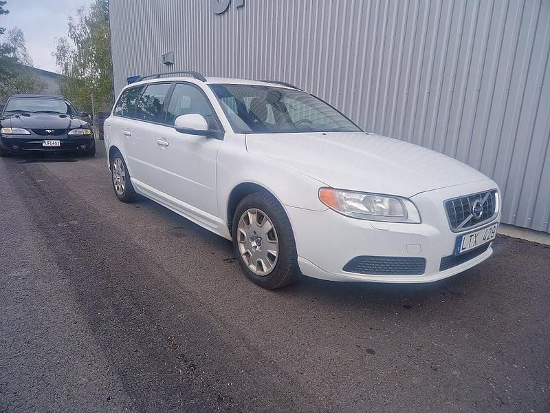 Begagnad Volvo V70 232 HK (170 kW) 2011 Vit Kombi