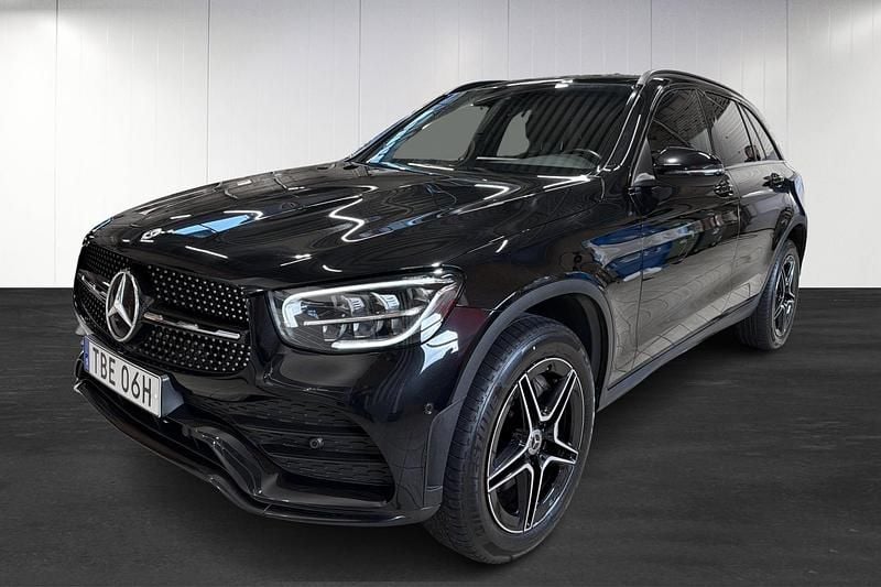 Begagnad 2022 Mercedes GLC300e AMG SUV | 459 900 kr - Bild 1/4