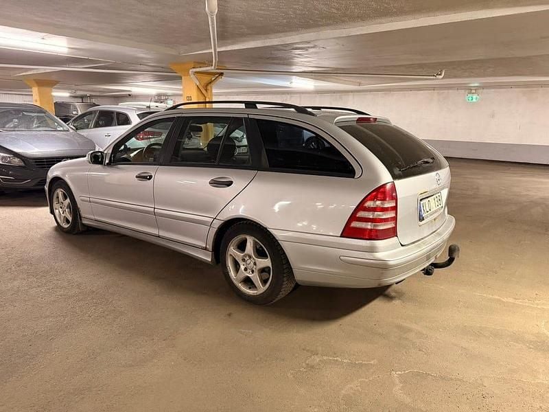 Begagnad Mercedes C220 150 HK (110 kW) 2006