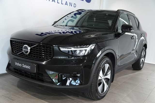 Begagnad 2025 Volvo XC40 SUV | 389 500 kr (Marknadspris) - Bild 1/4