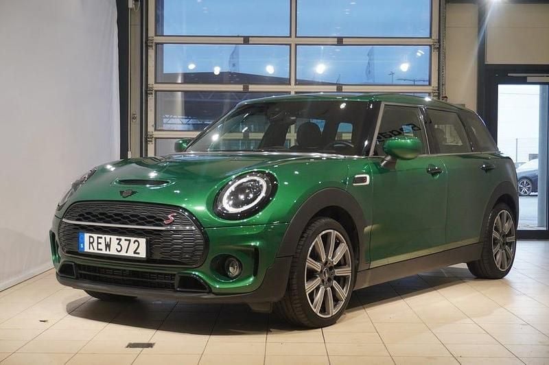 Grön Begagnad 2022 Mini Cooper S Clubman Kombi | 299 500 kr (Lite dyr) - Bild 1/4