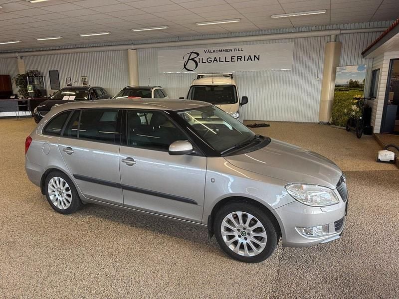 Ljusbrun Begagnad 2012 Skoda Fabia Elegance Kombi | 99 000 kr (Dyr) - Bild 1/4