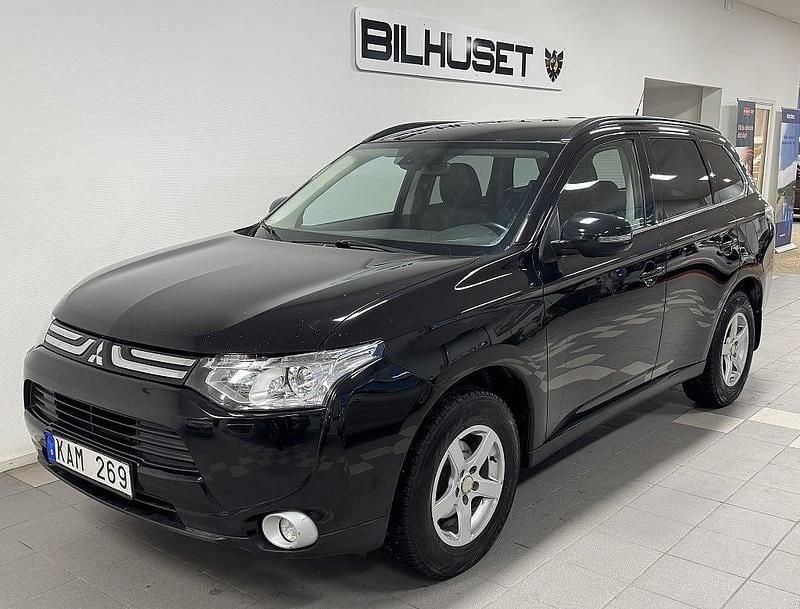 Begagnad Mitsubishi Outlander 150 HK (110 kW) 2013 Svart SUV