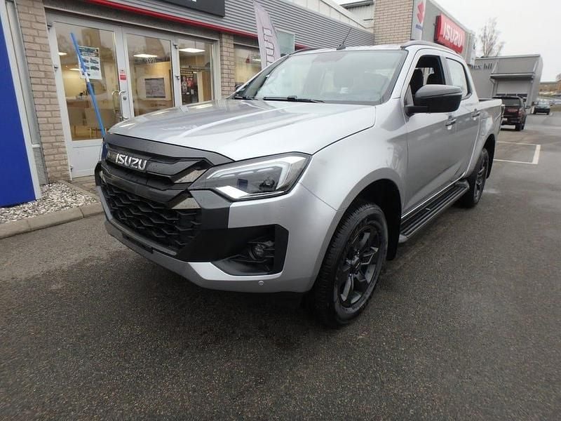 Silver metallic Begagnad 2024 Isuzu D-Max Pickup | 699 875 kr (Superpris) - Bild 1/4