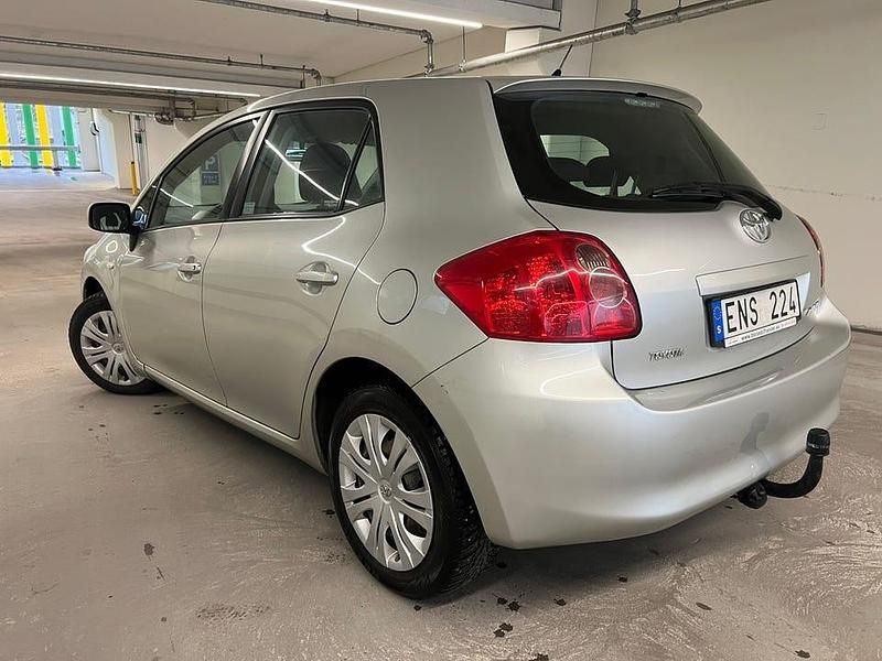 Begagnad Toyota Auris 124 HK (91 kW) 2007 Halvkombi