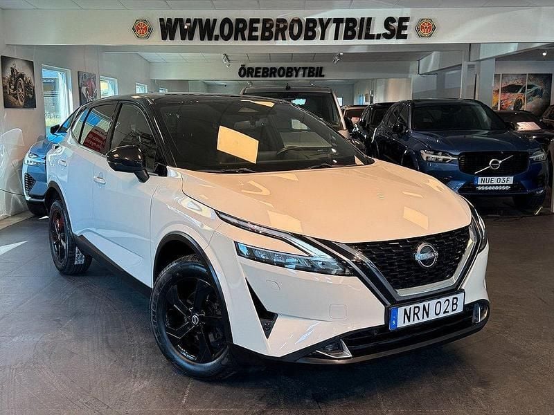 Vit Begagnad 2023 Nissan Qashqai SE SUV | 269 800 kr (Marknadspris) - Bild 1/4