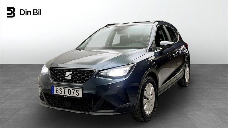 Grå Begagnad 2024 Seat Arona Style SUV | 199 900 kr (Marknadspris) - Bild 1/4