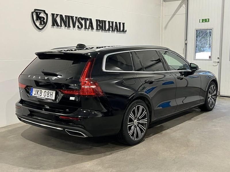 Begagnad Volvo V60 Inscription 340 HK (250 kW) 2021 Svart Kombi