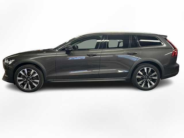 Begagnad Volvo V60 CC 197 HK (144 kW) 2023 Kombi