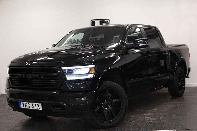 Svart Begagnad 2020 RAM 1500 Pickup | 634 900 kr (Marknadspris) - Bild 1/4