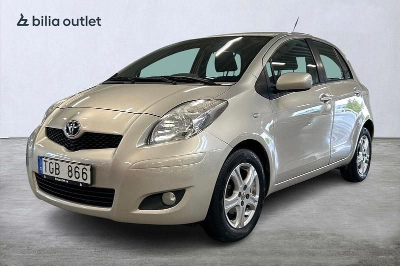 Ljusbrun Begagnad 2010 Toyota Yaris Halvkombi | 49 900 kr (Marknadspris) - Bild 1/3