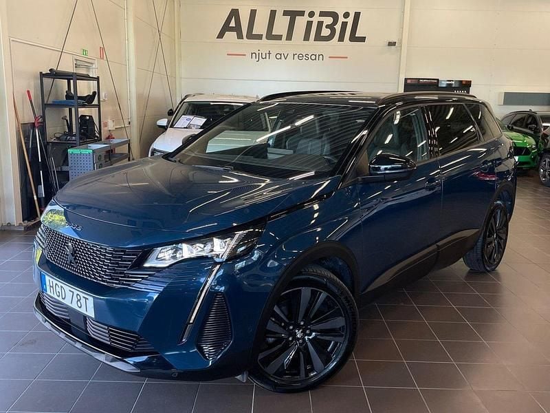 Blå Begagnad 2024 Peugeot 5008 GT Minibuss | 309 900 kr (Marknadspris) - Bild 1/3