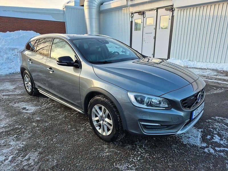 Begagnad Volvo V60 CC 220 HK (161 kW) 2016 Kombi