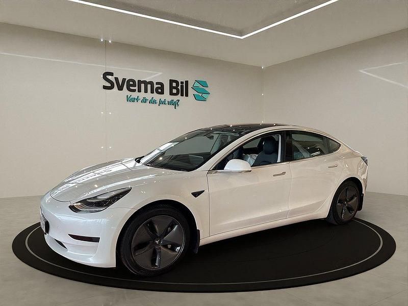 Vit Begagnad 2020 Tesla Model 3 Standard Range Plus Sedan | 259 900 kr (Marknadspris) - Bild 1/4