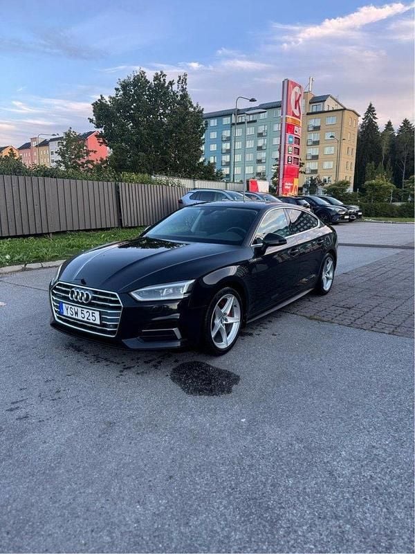 Svart Begagnad 2017 Audi A5 Sportback Halvkombi | 229 000 kr (Lite dyr) - Bild 1/4