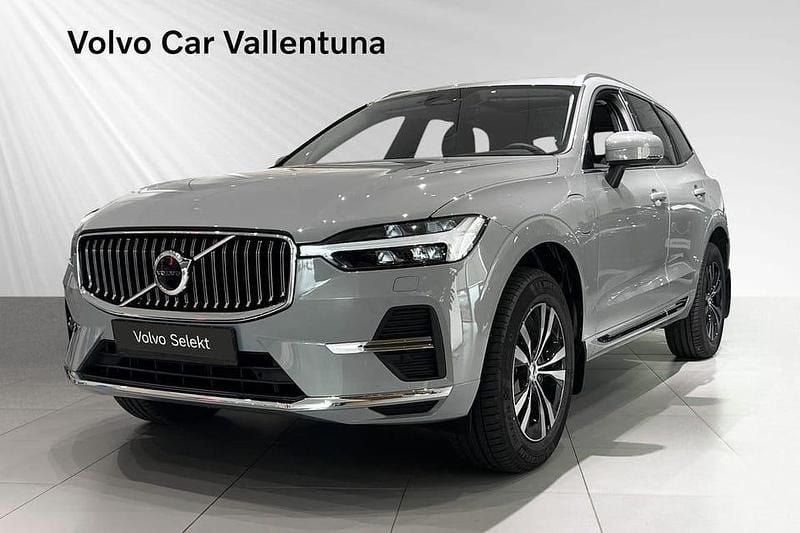Grå Begagnad 2025 Volvo XC60 Core SUV | 529 900 kr (Marknadspris) - Bild 1/3