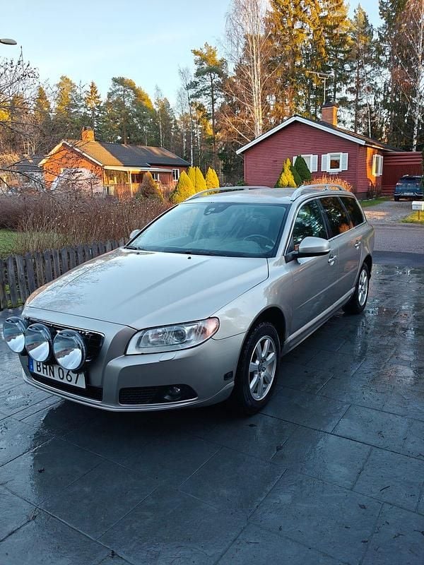 Seashell metallic Begagnad 2013 Volvo V70 Summum Kombi | 68 000 kr (Bra pris) - Bild 1/1