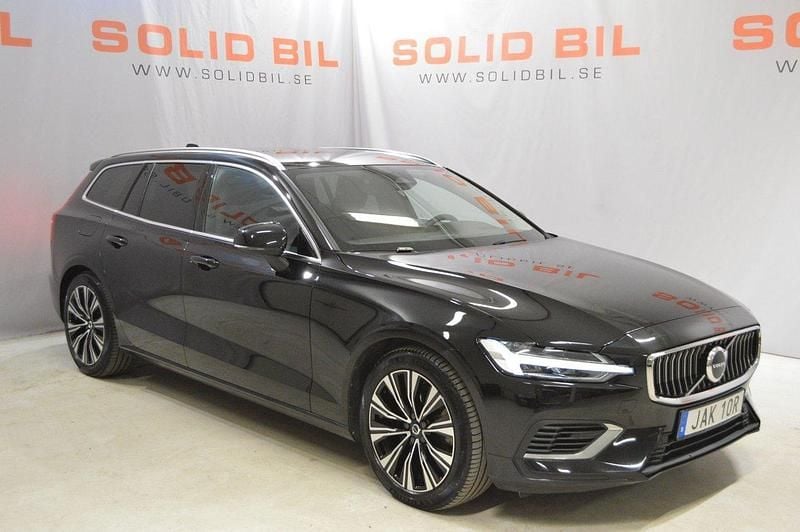 Svart (onyx black) Begagnad 2023 Volvo V60 Core Kombi | 369 900 kr (Bra pris) - Bild 1/4