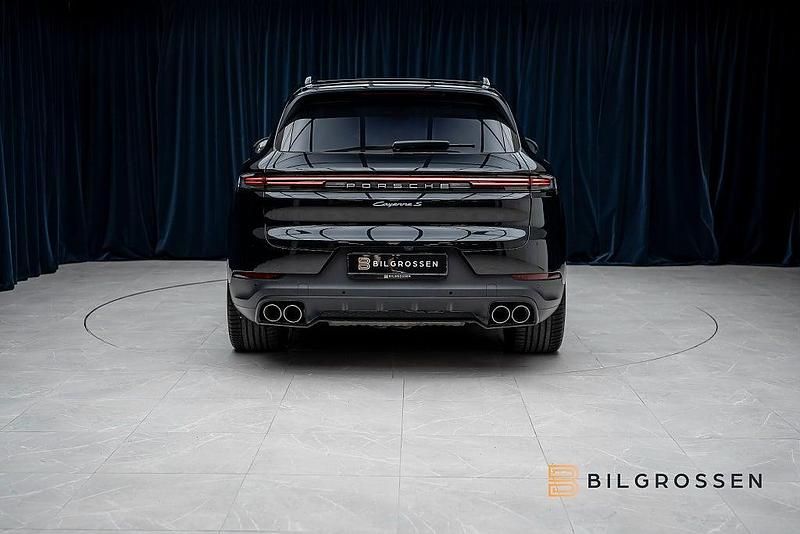 Begagnad Porsche Cayenne S E-Hybrid 354 HK (260 kW) 2024 Svart SUV