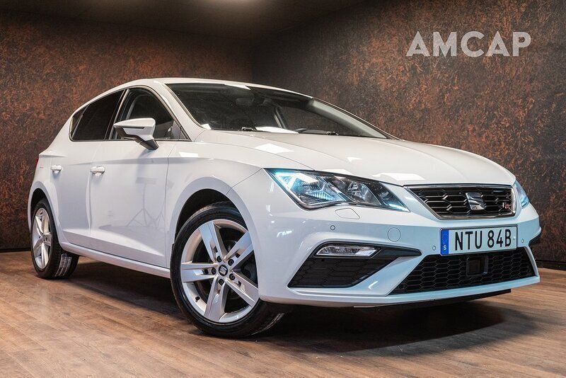 Vit Begagnad 2020 Seat Leon Beats Halvkombi | 159 500 kr - Bild 1/4