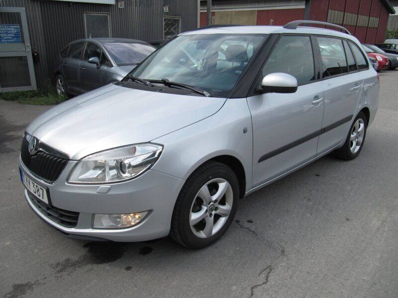 Silver Begagnad 2012 Skoda Fabia Kombi | 39 900 kr (Marknadspris) - Bild 1/4