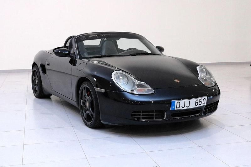 Svart Begagnad 2002 Porsche Boxster S Cab | 169 900 kr (Marknadspris) - Bild 1/4