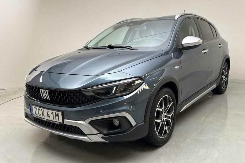 Blå Begagnad 2021 Fiat Tipo Cross | 149 000 kr - Bild 1/4