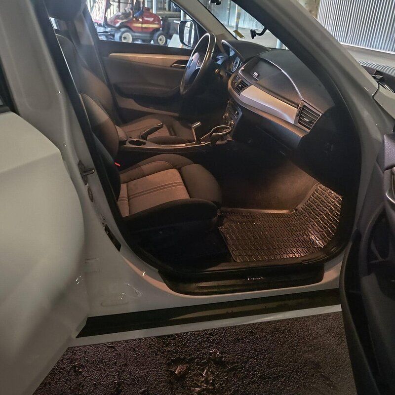 Vit Begagnad 2012 BMW X1 SUV | 65 000 kr (Bra pris) - Bild 1/4