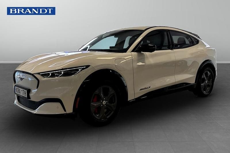 Vit Begagnad 2023 Ford Mustang Mach-E SUV | 449 000 kr - Bild 1/4
