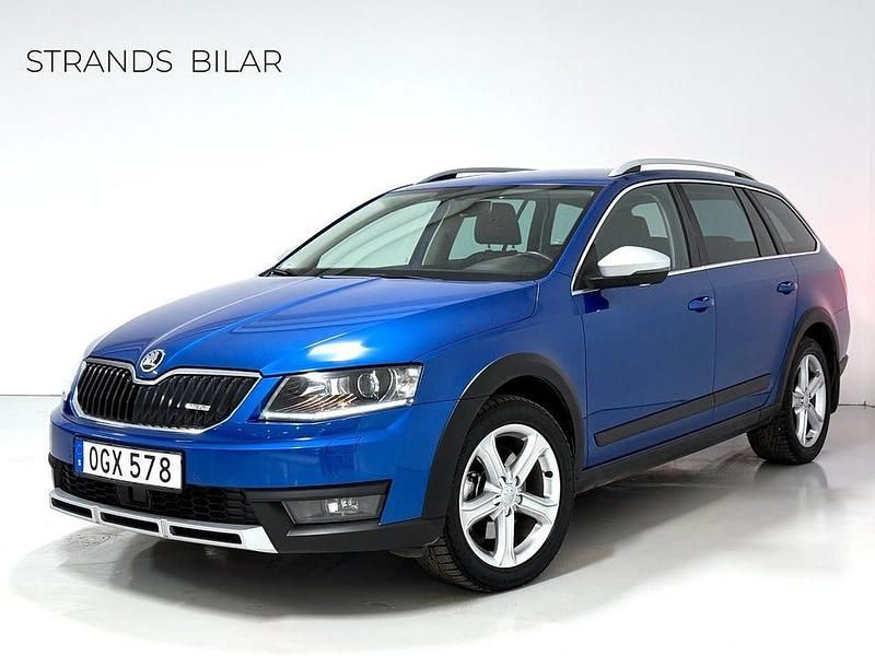 Blå Begagnad 2016 Skoda Octavia Scout Kombi | 159 000 kr (Marknadspris) - Bild 1/4