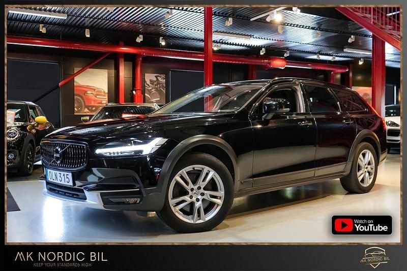Svart Begagnad 2018 Volvo V90 CC Momentum Kombi | 254 900 kr (Bra pris) - Bild 1/4