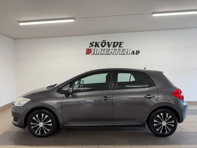 Grå Begagnad 2007 Toyota Auris Halvkombi | 59 500 kr (Marknadspris) - Bild 1/4