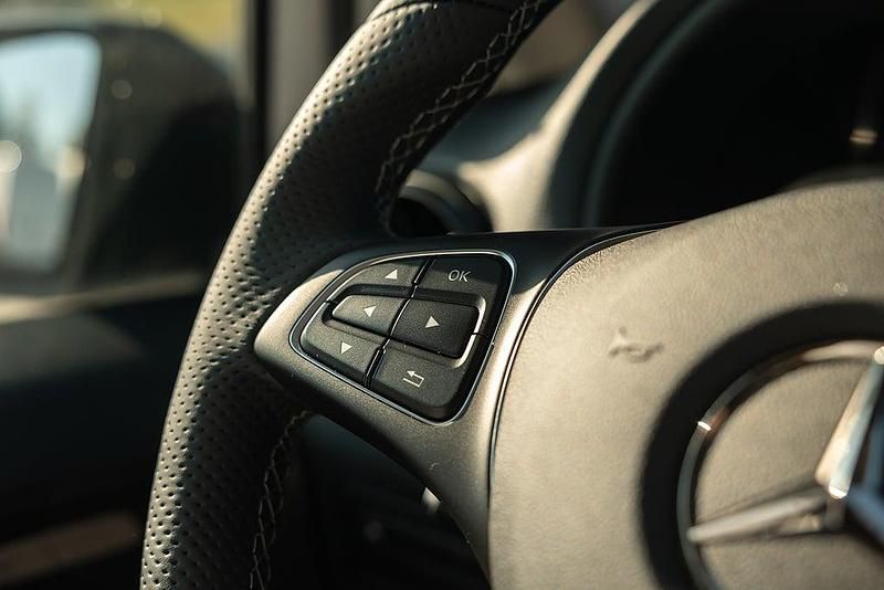 Begagnad Mercedes e-Vito 150 kW (204 HK) 2024 Vit Minibuss