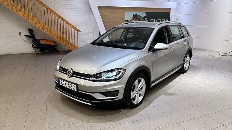 Silver Begagnad 2018 VW Golf Alltrack Kombi | 194 900 kr (Marknadspris) - Bild 1/4