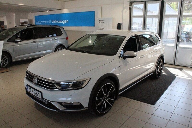 Vit Begagnad 2017 VW Passat Alltrack GT Kombi | 214 900 kr (Marknadspris) - Bild 1/4