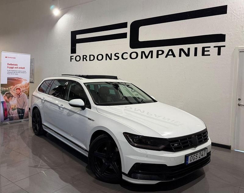 Vit Begagnad 2017 VW Passat R-line Kombi | 199 900 kr (Marknadspris) - Bild 1/4