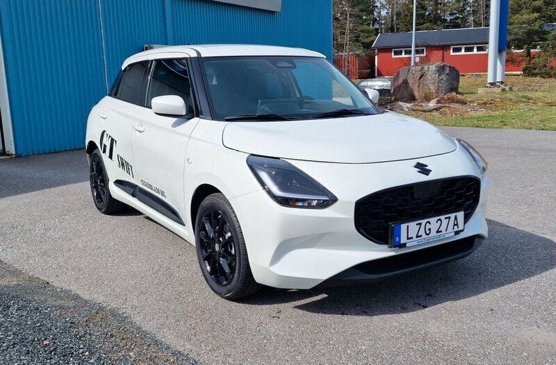 Begagnad Suzuki Swift 83 HK (61 kW) 2024 Vit Halvkombi