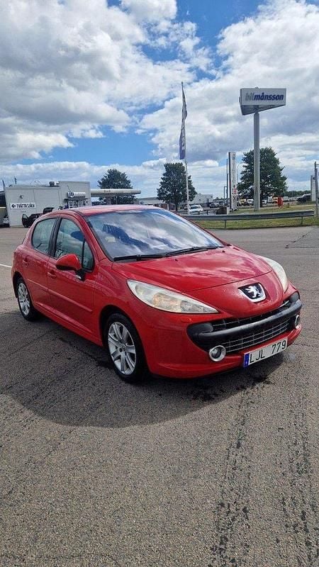 Röd Begagnad 2007 Peugeot 207 Sport Halvkombi | 30 000 kr (Marknadspris) - Bild 1/4