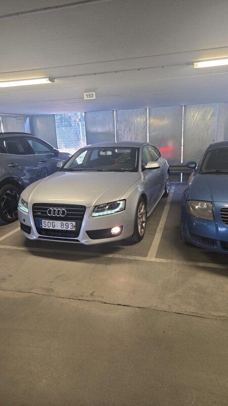 Silver Begagnad 2011 Audi A5 Sportback Comfort Halvkombi | 80 000 kr (Bra pris) - Bild 1/4