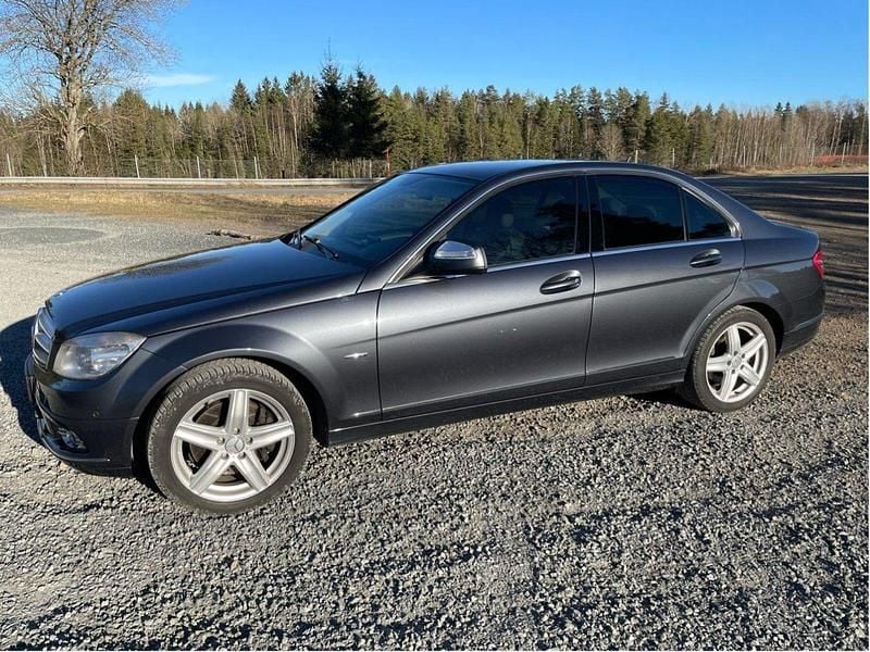 Grå Begagnad 2008 Mercedes C320 Avantgarde Sedan | 89 000 kr (Marknadspris) - Bild 1/2