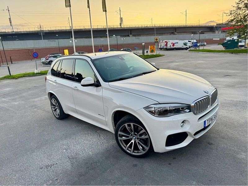 Vit Begagnad 2018 BMW X5 M Sport SUV | 395 000 kr (Marknadspris) - Bild 1/4