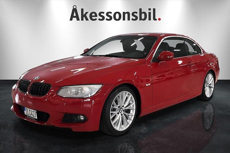 Röd Begagnad 2011 BMW 335 Cabriolet Cab | 229 000 kr (Lite dyr) - Bild 1/4