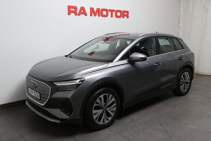 Grå Begagnad 2022 Audi Q4 e-tron Comfort SUV | 354 800 kr (Bra pris) - Bild 1/3